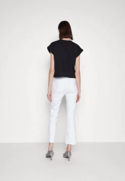 7 For All Mankind SLIM KICK OPTIC - Jeans Relaxed Fit - White -7 For All Mankind dd53e190a0224435af318ec60bef036b